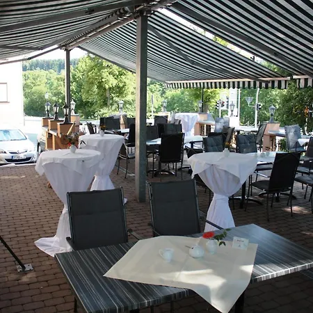 Weisses Ross حصن مارينبيرغ