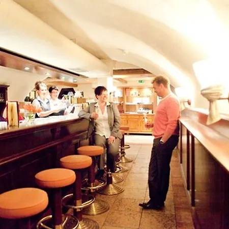 فندق Weisses Ross 3*