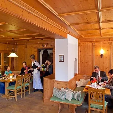 Weißes Roß 3*