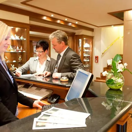 فندق Weisses Ross 3*