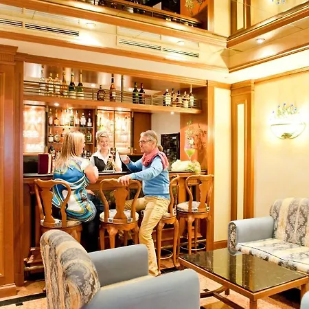 Weisses Ross فندق