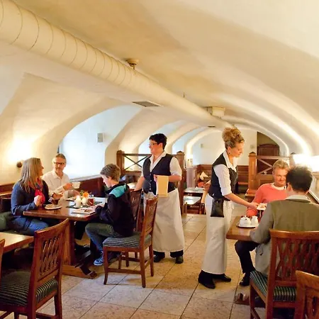 Weisses Ross فندق 3*