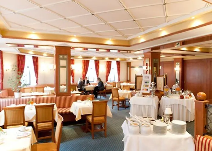 Weisses Ross Otel 3*