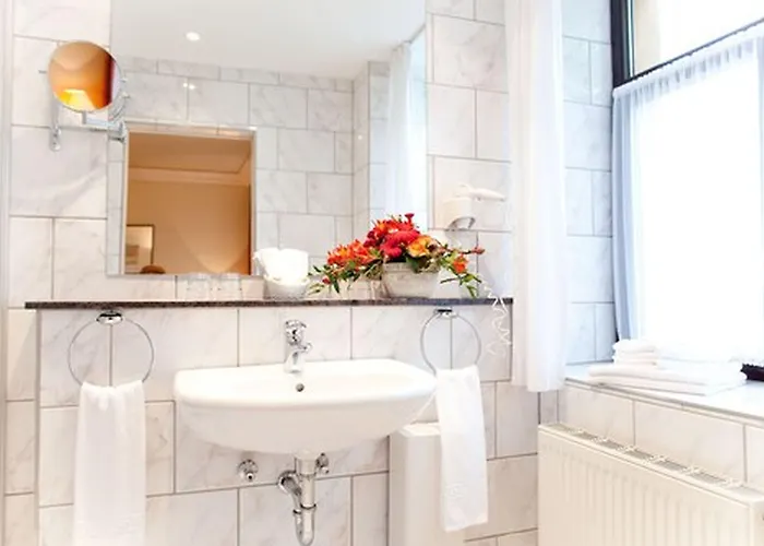 Weisses Ross Otel 3*