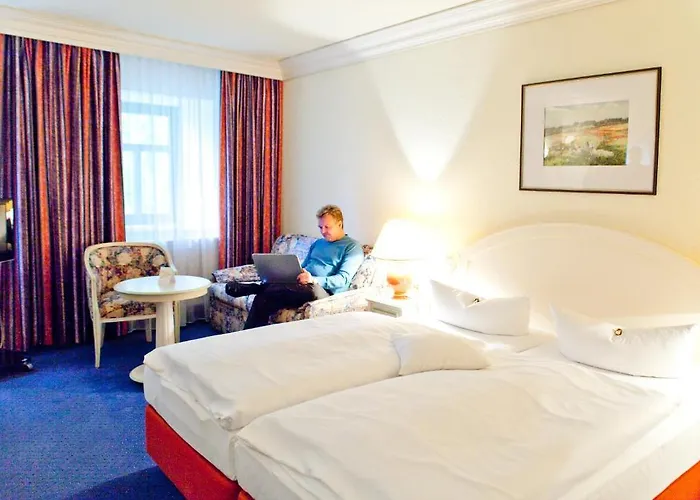 Weisses Ross Otel 3*