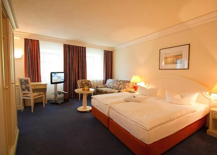 Weisses Ross Otel 3*