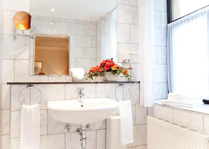 Weisses Ross Otel 3*